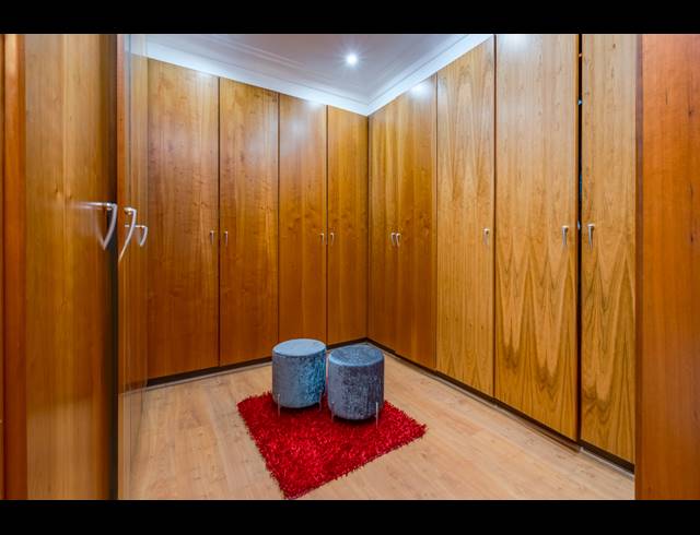 6 BEDROOM HOUSE FOR SALE IN WOODMEAD